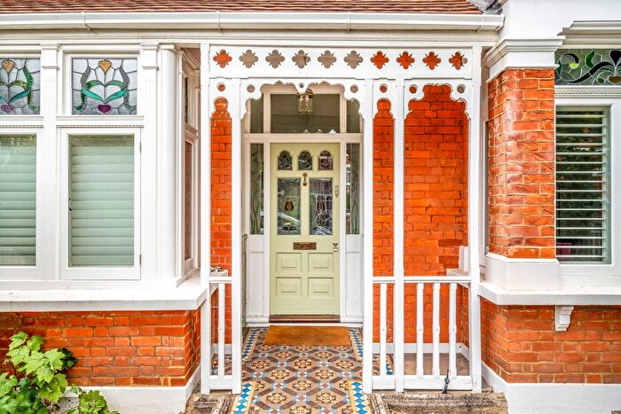 5 Bedroom Property To Rent In Lebanon Park, Twickenham, TW1