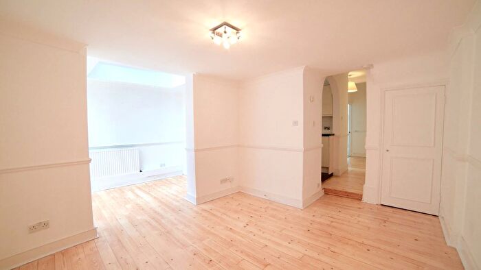 2 Bedroom Flat To Rent In Cotleigh Road, West Hampstead, London, NW6