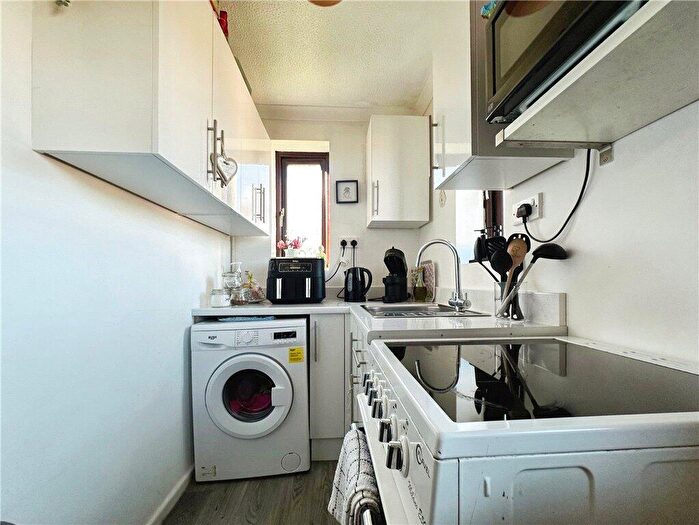 1 Bedroom Apartment For Sale In Elliot Close, Totton, Southampton, Hampshire, SO40