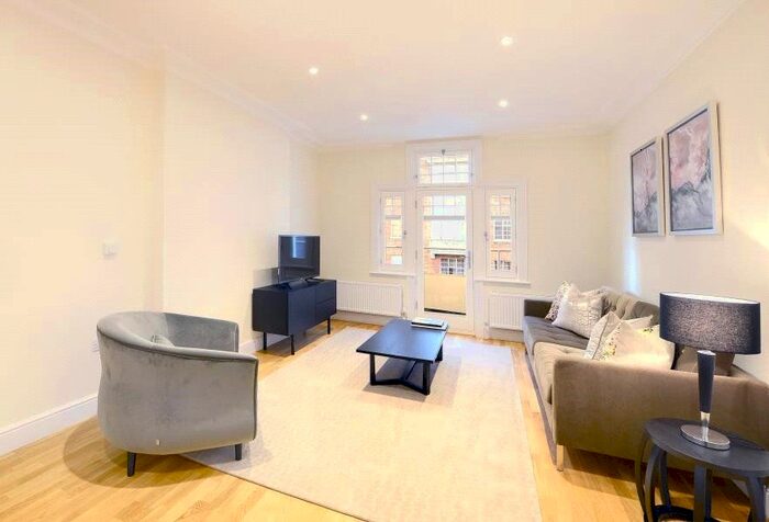 2 Bedroom Flat To Rent In Hamlet Gardens, London, W6