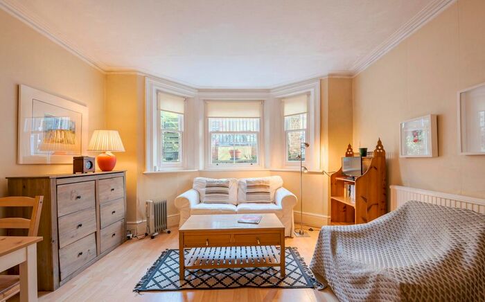 Studio To Rent In Victoria Rise, London, SW4