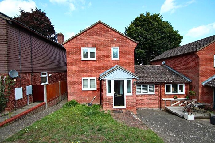 4 Bedroom Semi-Detached House To Rent In Cedarview, Canterbury, CT2