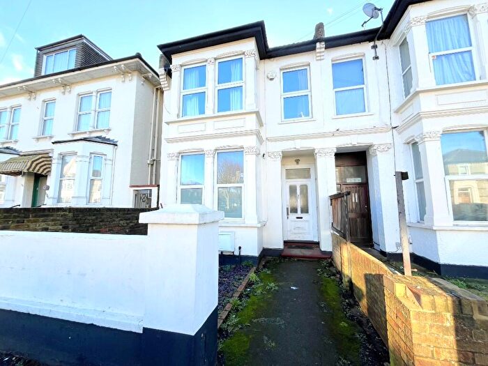 Studio To Rent In York Road, Southend-On-Sea, Essex, SS1