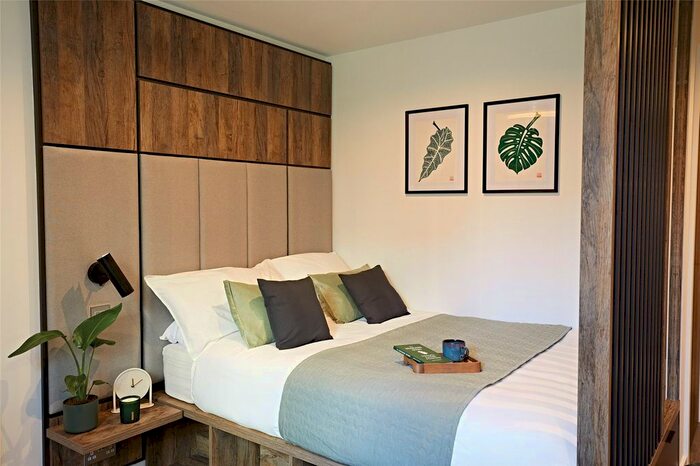 Studio To Rent In Wade Lane, Leeds, LS2