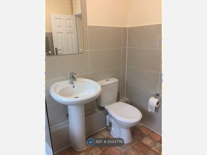 3 Bedroom Terraced House To Rent In Warwick Place, Maidstone, ME16