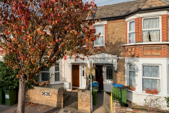 2 Bedroom Flat To Rent In Benares Road, London, Greater London, SE18