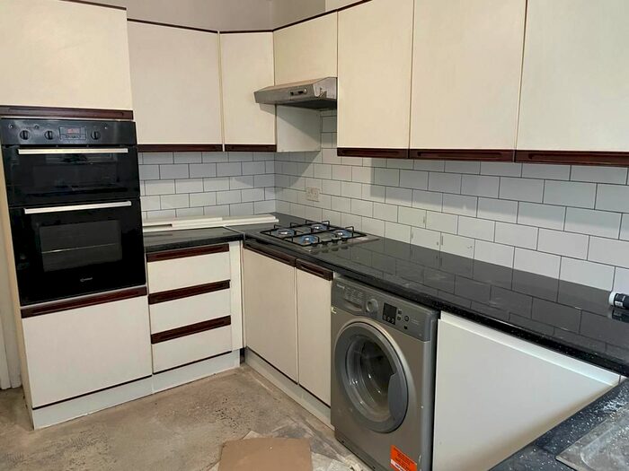 1 Bedroom Flat To Rent In Yeading Lane, Hayes, UB4