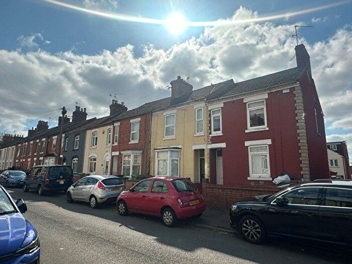 3 Bedroom Town House To Rent In Newcomen Road, Wellingborough, NN8