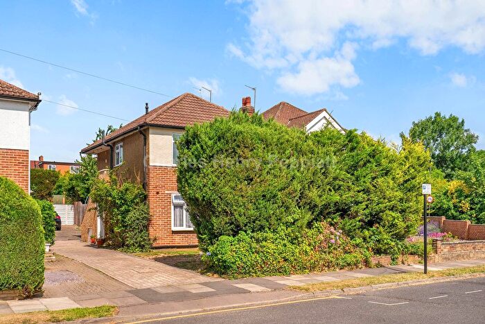 2 Bedroom Maisonette To Rent In Lyndhurst Gardens, Enfield Town, EN1