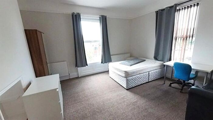 11 Bedroom Semi Detached House To Rent In Mauldeth Road Gatley, Manchester, M20