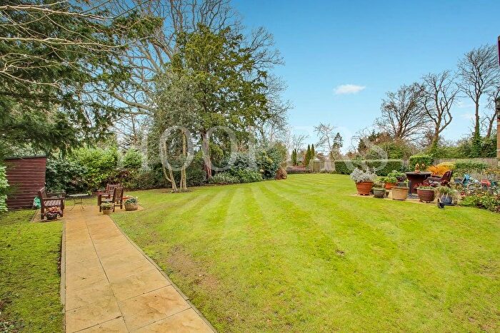 2 Bedroom Apartment For Sale In Westfield Park, Hatch End, Pinner, HA5