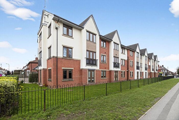 2 Bedroom Flat For Sale In Flat Knaresborough Road, Harrogate, North Yorkshire, HG2