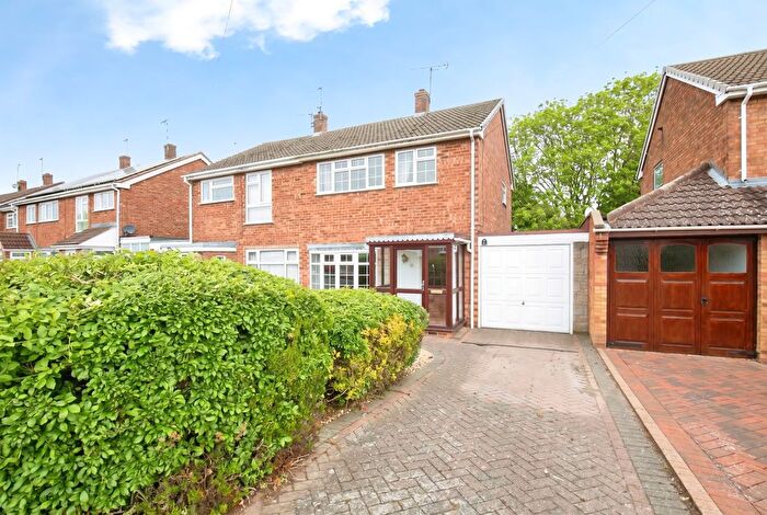 3 Bedroom Semi-Detached House For Sale In Croft Road, Atherstone, CV9