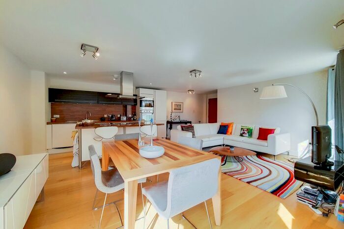 2 Bedroom Flat To Rent In The Downs, London, SW20