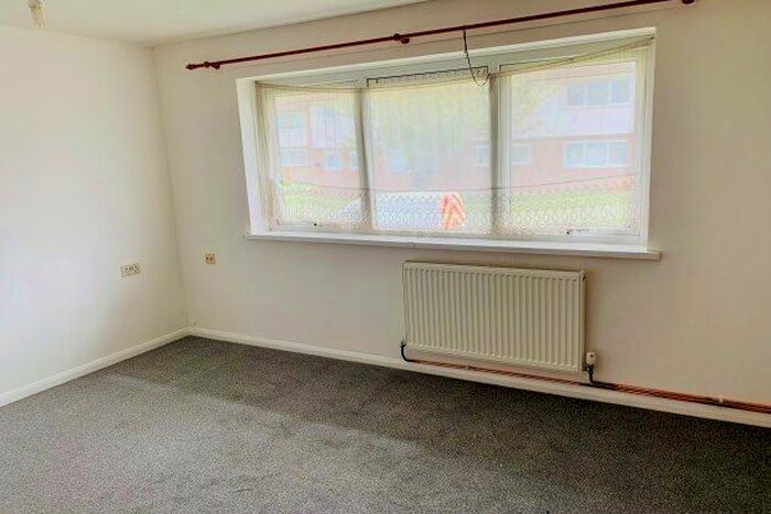 2 Bedroom Maisonette To Rent In St. Benedicts Avenue, Gravesend, DA12