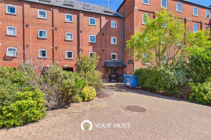 Flat To Rent In Swonnells Walk, Lowestoft, Suffolk, NR32