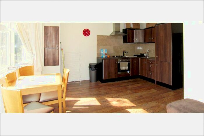 2 Bedroom Flat To Rent In Dorset Road, London, SW19