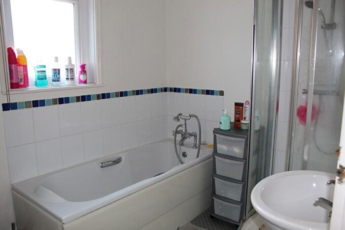 4 Bedroom House To Rent In Magdalen Road, Exeter, EX2