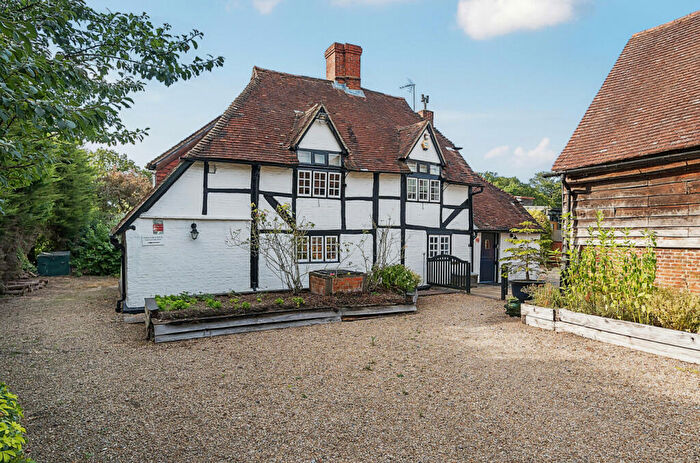 4 Bedroom Detached House To Rent In Farnham Road, Ewshot, Farnham, Hampshire, GU10