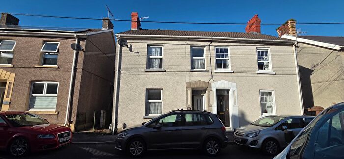 4 Bedroom Semi-detached House To Rent In Mansel Street, Burry Port, SA16