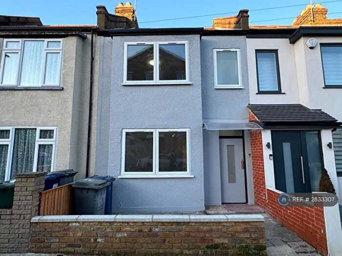 4 Bedroom Terraced House To Rent In Brunswick Avenue, London, N11