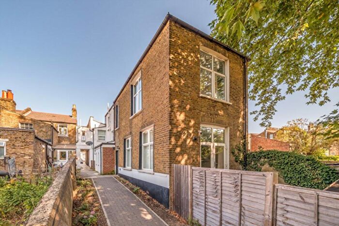2 Bedroom End Of Terrace House For Sale In Malpas Road, Brockley, SE4
