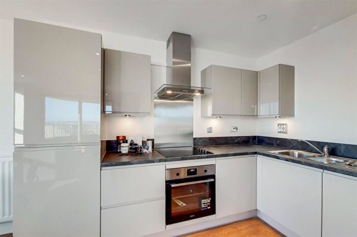 2 Bedroom Apartment To Rent In Green Street, London, NW10