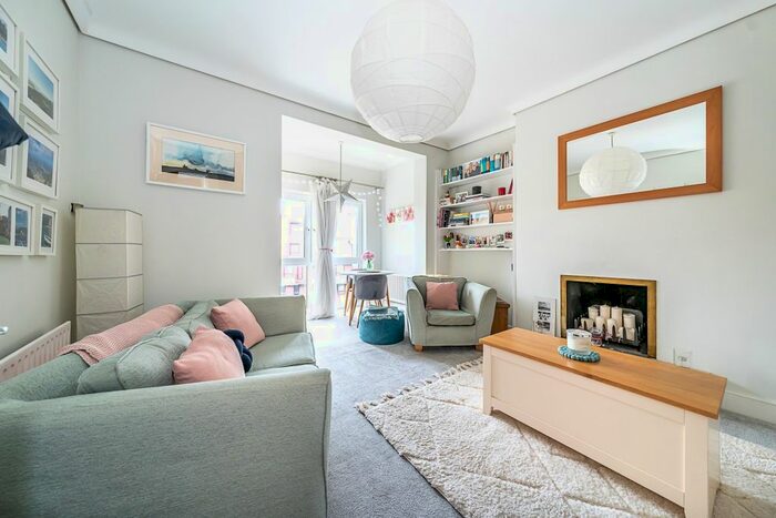 2 Bedroom Flat To Rent In Edith Road, London, W14