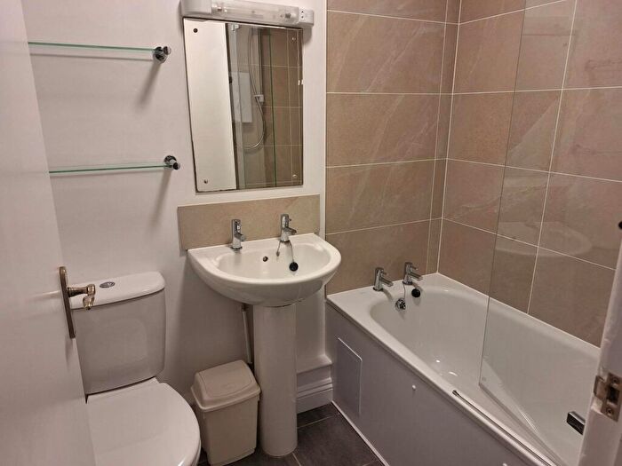 3 Bedroom Flat To Rent In Charlotte Street, BS1