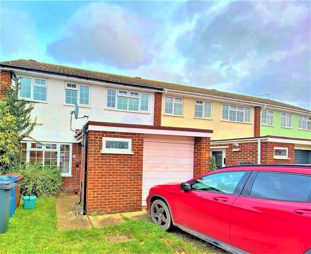 4 Bedroom Terraced House To Rent In Llanaway Close, Godalming, GU7