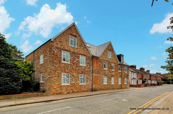 1 Bedroom Apartment To Rent In Galleon House, Guildford Road, Chertsey, Surrey, KT16