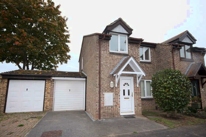 3 Bedroom Semi-Detached House To Rent In Hertsfield, Fareham, PO14