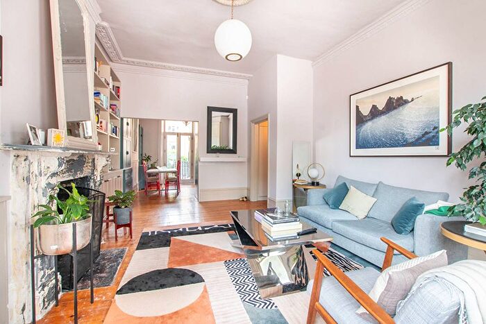 3 Bedroom Flat To Rent In Ladbroke Grove, North Kensington, London, W10