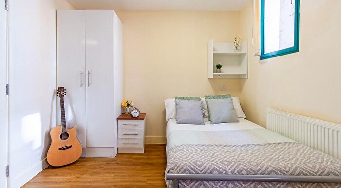 Studio To Rent In Russell Street, Nottingham, NG7