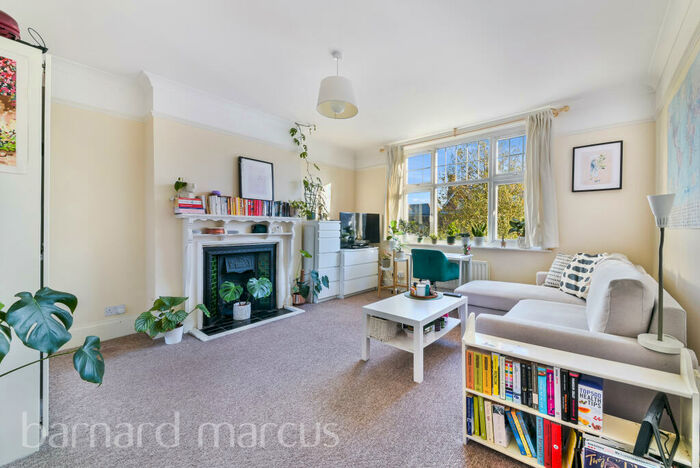 Apartment To Rent In Albion Road, Sutton, SM2