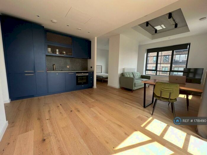 Studio To Rent In Rendall House, London, E14