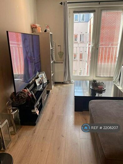 2 Bedroom Flat To Rent In Gilbert House, Salford, M5