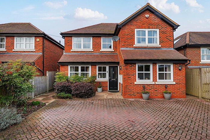 4 Bedroom Detached House For Sale In Green Lane, Bovingdon, HP3