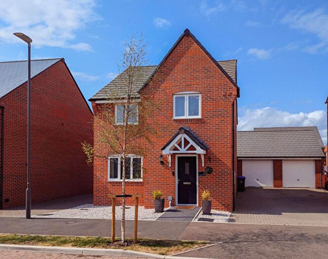 4 Bedroom Detached House For Sale In Restharrow Road, Broughton, HP22