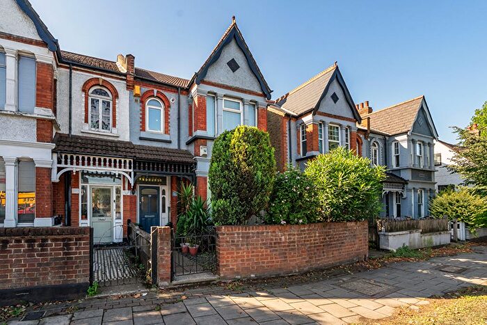 2 Bedroom Flat For Sale In Cedars Road, London, W4