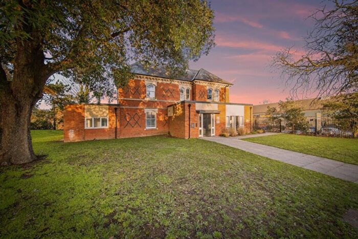2 Bedroom Apartment For Sale In Old Rectory Drive, Colchester, CO1