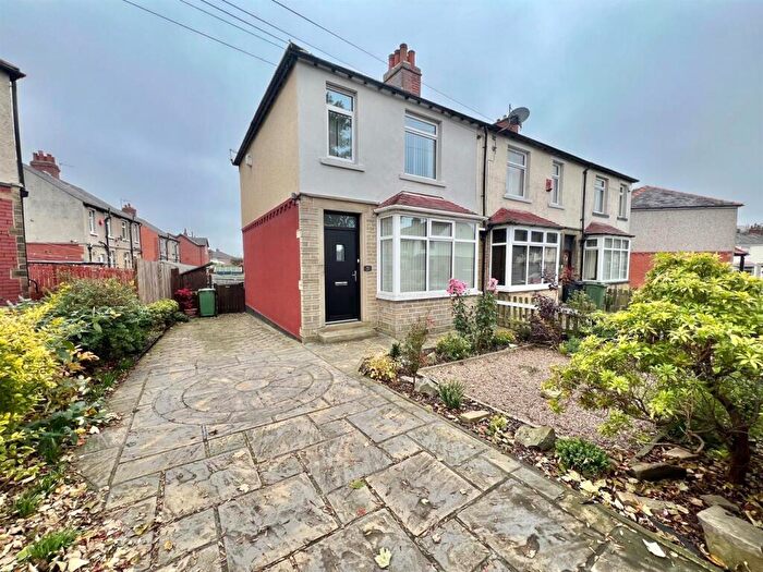 2 Bedroom End Of Terrace House For Sale In Grand Cross Road, Huddersfield, HD5