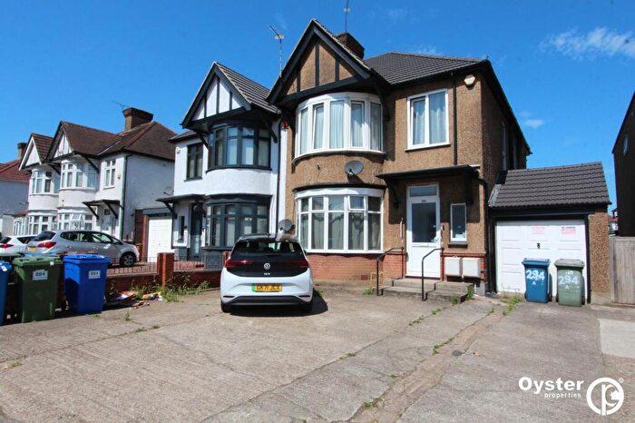 2 Bedroom Apartment To Rent In Kenton Road, Harrow, HA3
