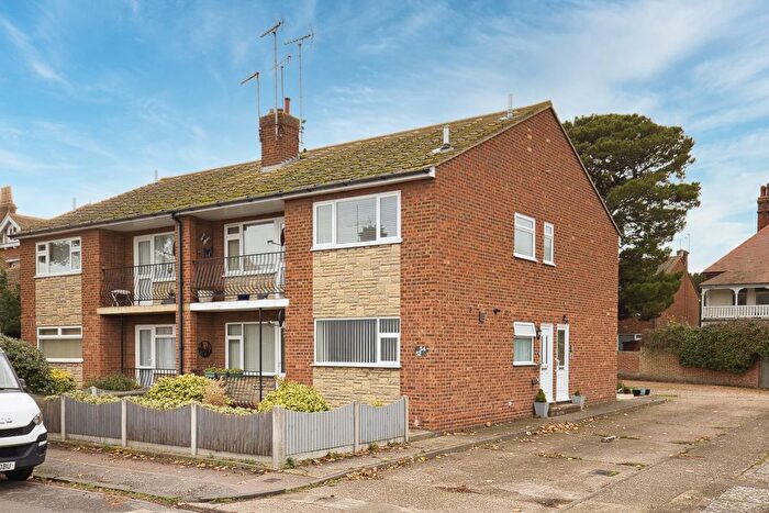 2 Bedroom Flat For Sale In Osborne Road, Broadstairs, CT10