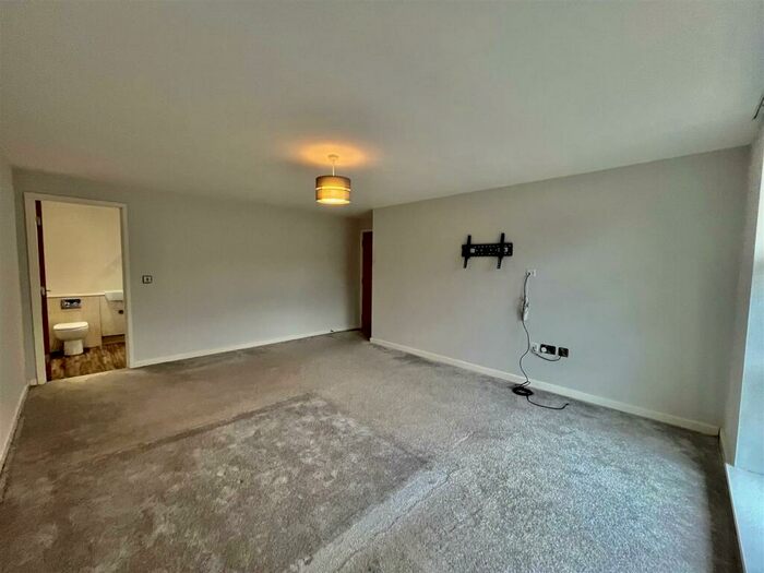 2 Bedroom Apartment To Rent In Ashfield Court, Low Fell, NE9