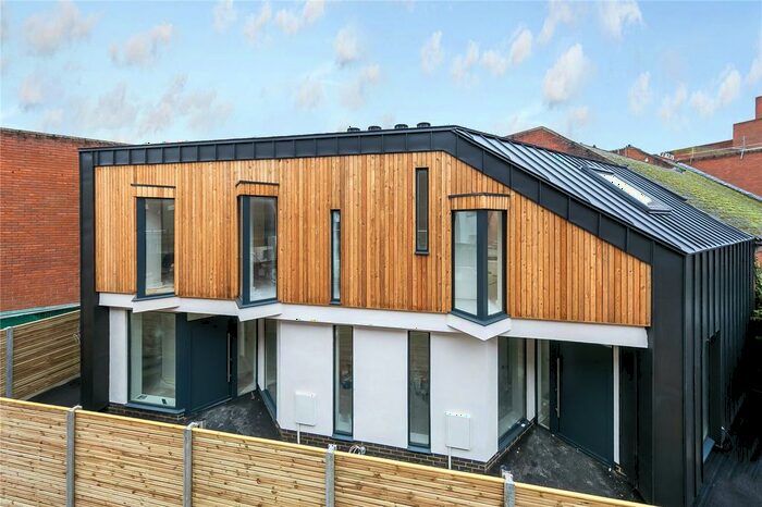 3 Bedroom Detached House To Rent In Waterloo Place, Richmond, TW9