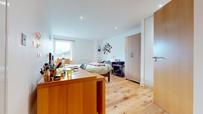 2 Bedroom Flat For Sale In Gainsborough House, Cassilis Road, Canary Wharf, London, E14