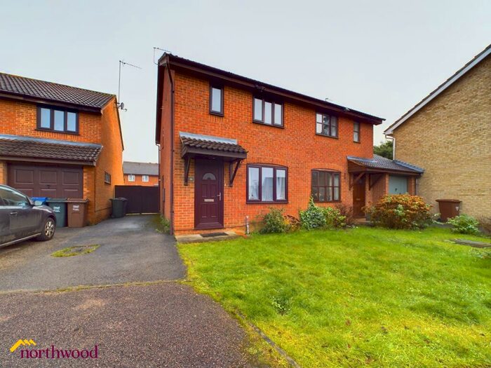 3 Bedroom Semi-Detached House To Rent In Beaulieu Close, Banbury, OX16