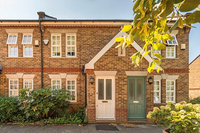 2 Bedroom Property For Sale In Meredith Mews, Brockley, SE4