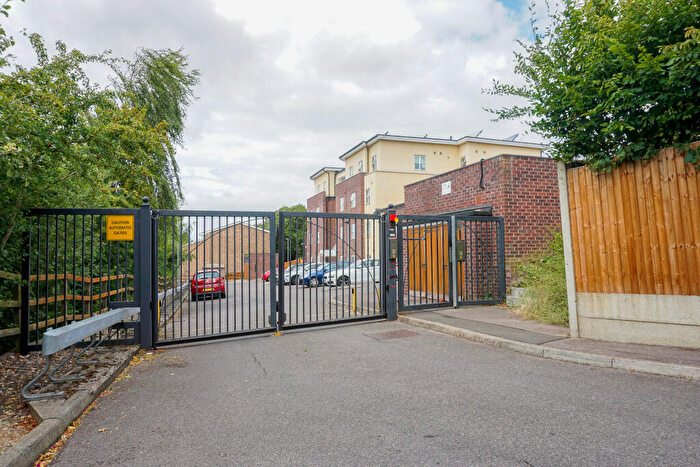 2 Bedroom Flat For Sale In Beaumaris Gardens, London, SE19